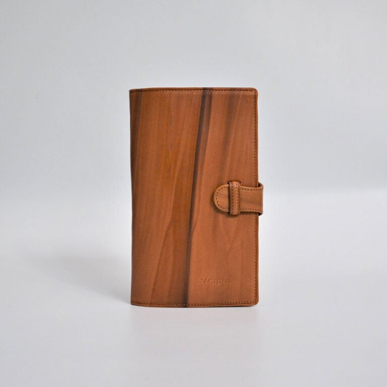 BIC05922037 Billetera de saco cuero guante res color natural