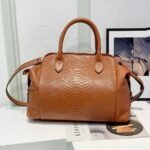 CRD21922060 Cartera de cuero vacuno Caramelo 2